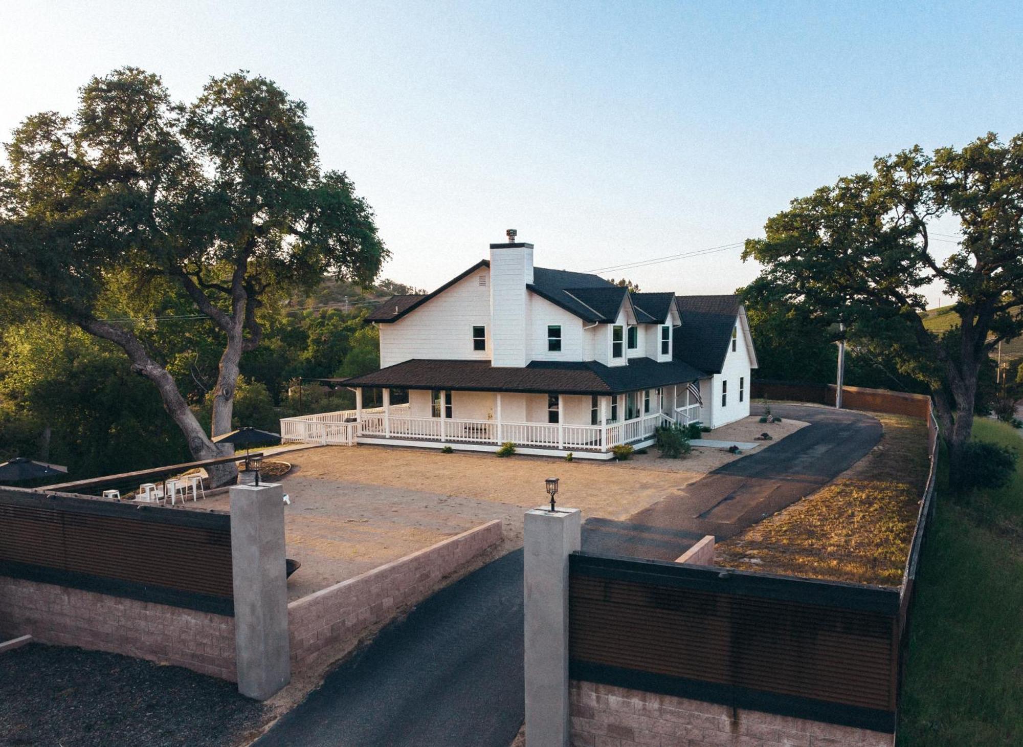 Wine Country Modern Farmhouse With Heated Pool, Hot Tub, Cybertruck 파소 로블레스 외부 사진